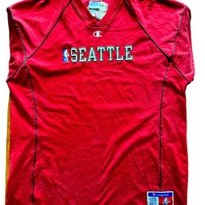 Men’s L Vintage Y2K Seattle SuperSonics Red Warm Up shirt
